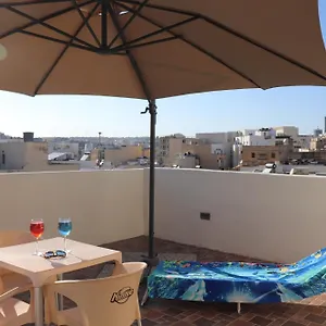 St Julians Penthouse 3 Minutes Walk From Seafront , Sliema Malte